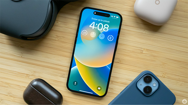 Camera trước của 2 phiên bản iPhone 14 và iPhone 14 Pro Max tương tự nhau